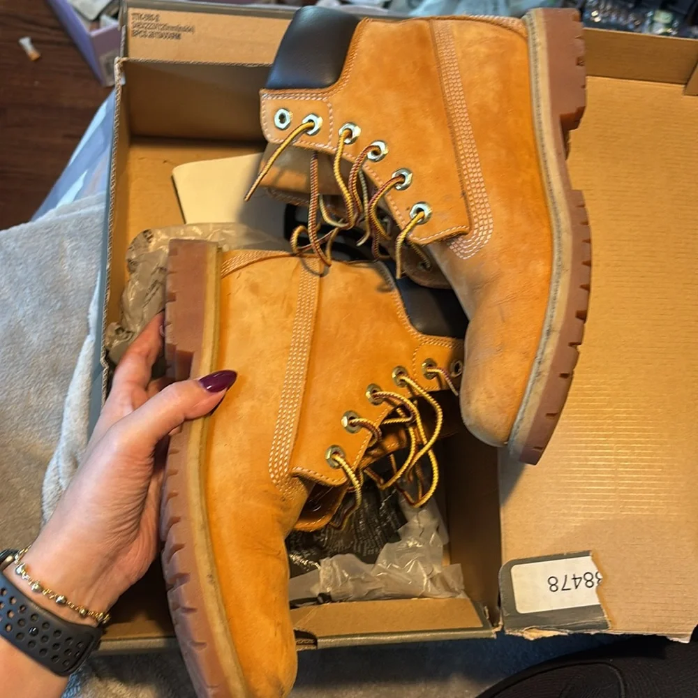 classic timberlands woman boots - Picture 2 of 5